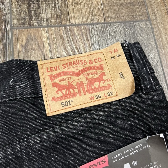 Levis 501 Denim Jeans Size 36x32 Black Button Fly Straight Leg NWT - Picture 5 of 9